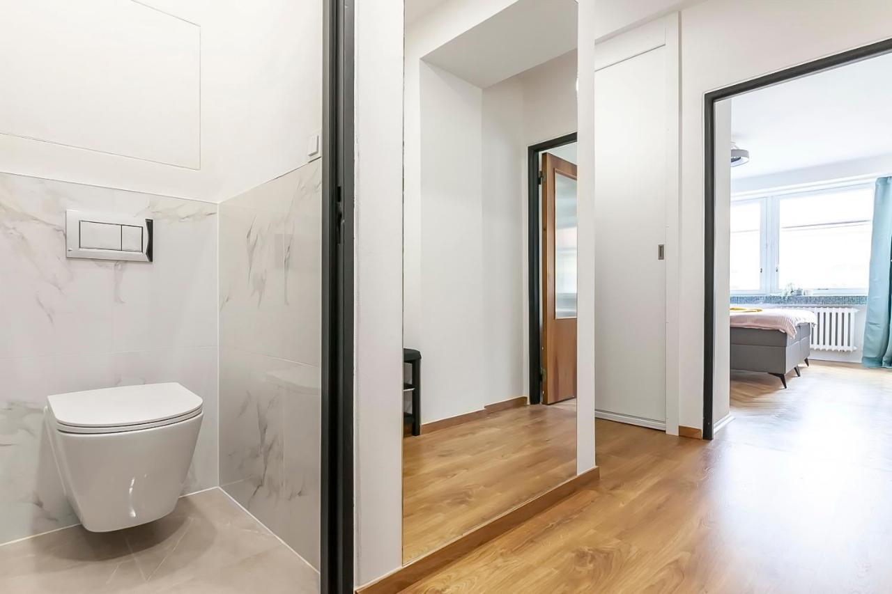 Popular Location / Street View / 4 Ppl / Netflix Apartamento Praga