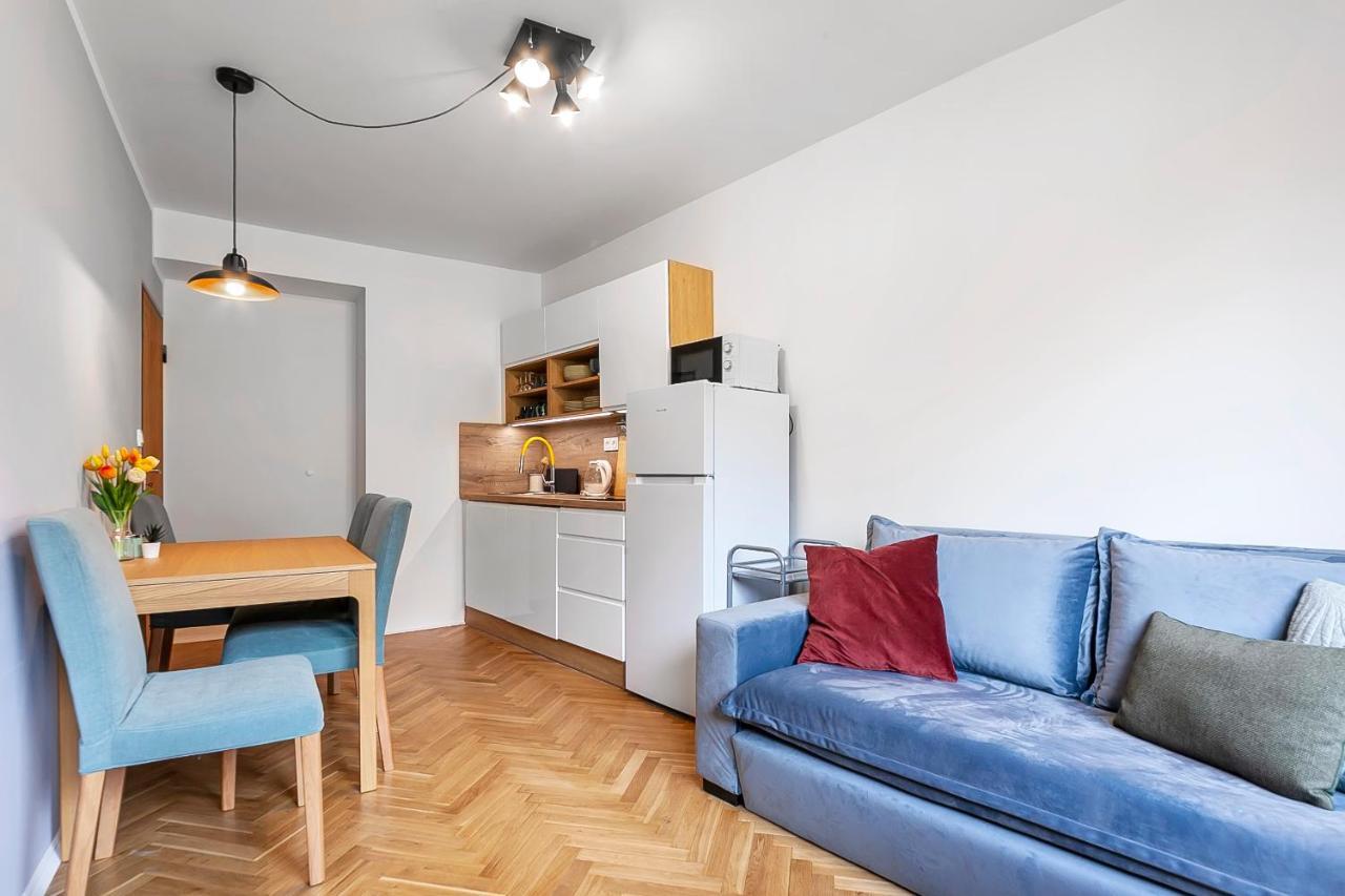 Popular Location / Street View / 4 Ppl / Netflix Apartamento *