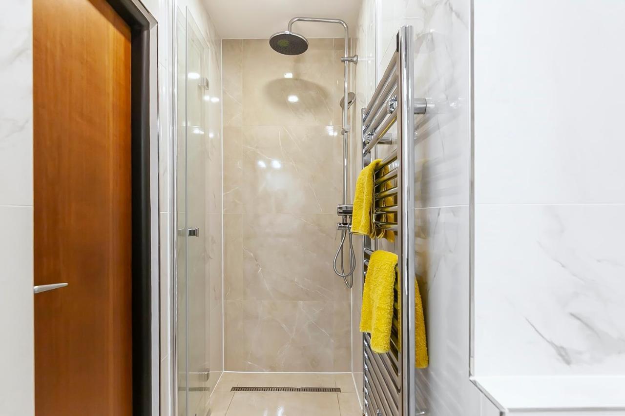 Popular Location / Street View / 4 Ppl / Netflix Apartamento Praga